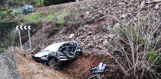 Excarcelan a una mujer atrapada en un vehículo tras caer por un talud en Cumbres de San Bartolomé