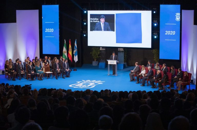 <strong>Luciano Gómez, MariPaqui, John Conde, Feafes, Paco Alloza o Luis de Vega, entre las 14 Medallas de Huelva 2023</strong>