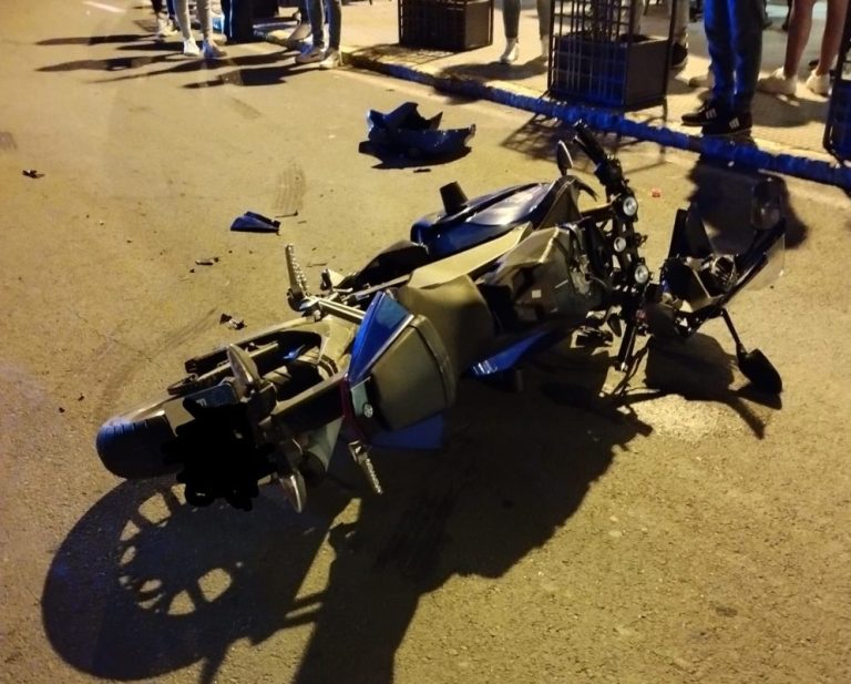 Un conductor huye en Ayamonte tras chocar con una moto y dejar a su ocupante tirado en mitad de la calle