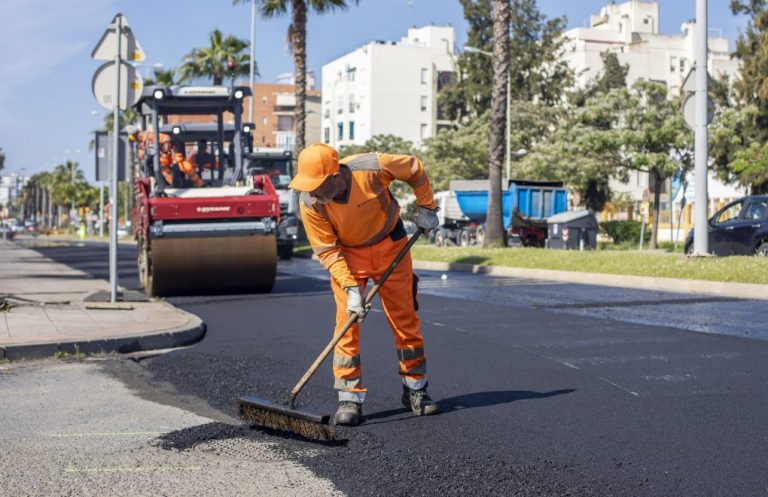<strong>Las obras del 7º Plan de Asfaltado de Huelva se centran esta semana en calles de Pérez Cubillas e Isla Chica</strong>