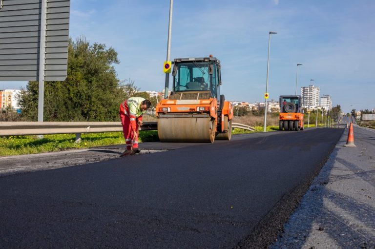 <strong>Las obras del séptimo Plan de Asfaltado de Huelva siguen esta semana por el Molino de la Vega y Pérez Cubillas</strong>