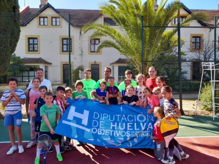 Más de mil menores participan en 2022 en los encuentros de rítmica, judo, natación y tenis de Diputación de Huelva