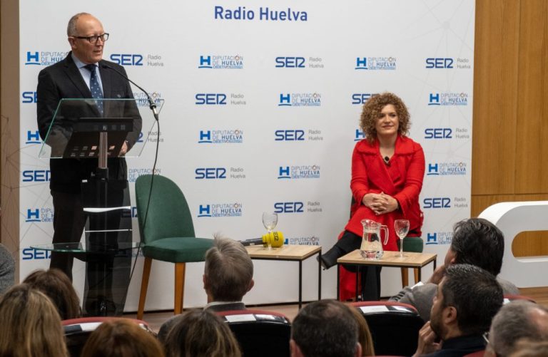Limón presenta los principales proyectos de la Diputación de Huelva para 2023 en un desayuno informativo
