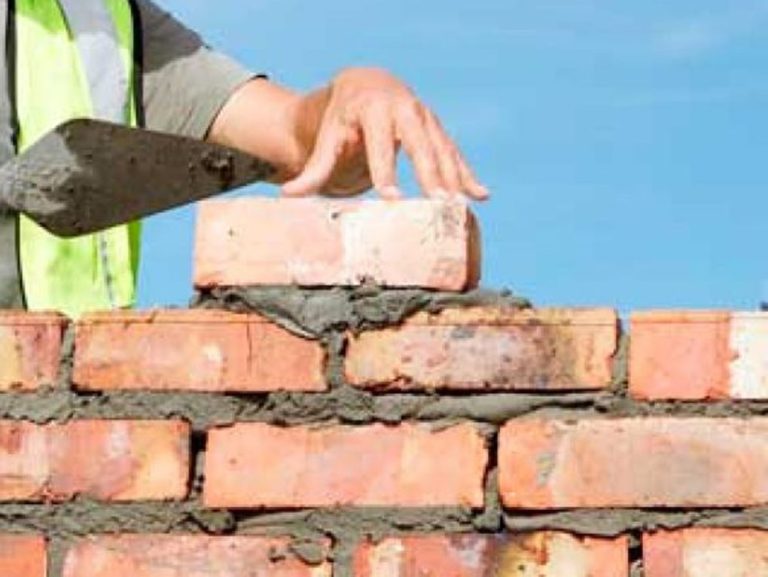 Denuncian en Huelva a la constructora Maralva por «incumplimiento» del convenio