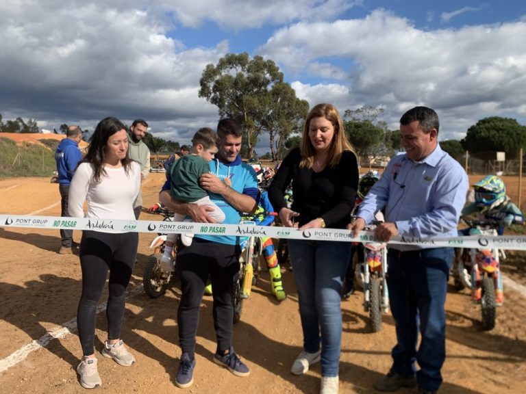 <strong>Motoclub Valverdeño inaugura en el circuito de Las Arenas pistas de iniciación para los más pequeños</strong>