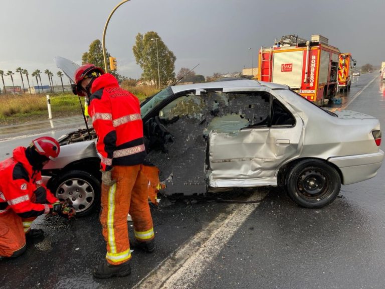 Muere una persona en un accidente con tres vehículos implicados en Gibraleón
