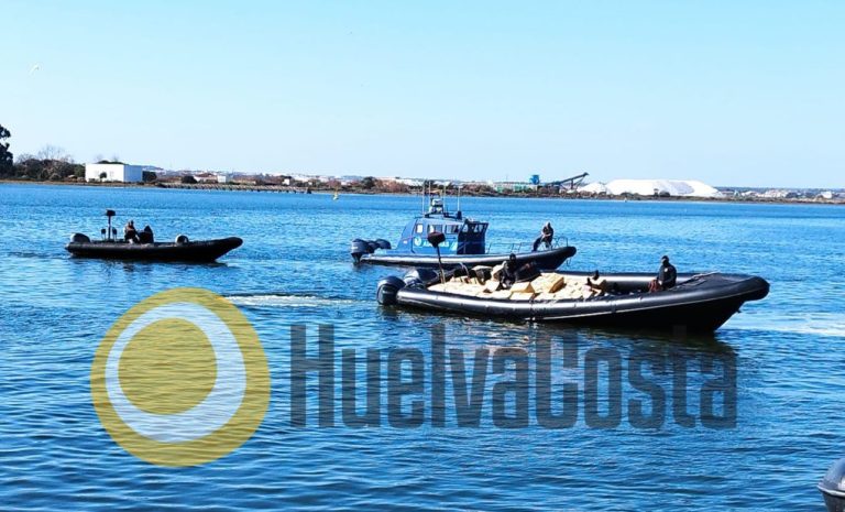 Las ‘narcolanchas’ que quedaron varadas en la ría de Punta Umbría llevaban 3.800 kilos de hachís