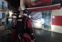 Un incendio calcina parte de un supermercado en Lucena