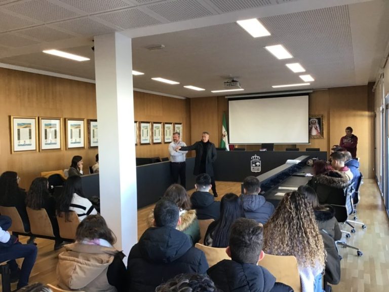 Isla Cristina recibe las primeras 30 contrataciones de la Primera Experiencia Profesional en la Administración Pública