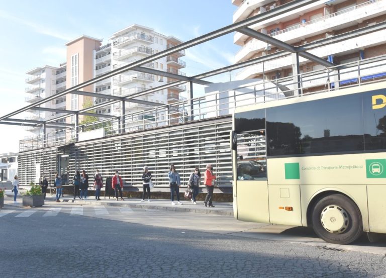 Ayuntamiento de Punta Umbría y vecinos de El Portil exigen más conexiones por autobús entre ambos núcleos