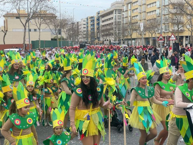 Los más pequeños disfrutan de su particular cabalgata de Carnaval en Isla Cristina