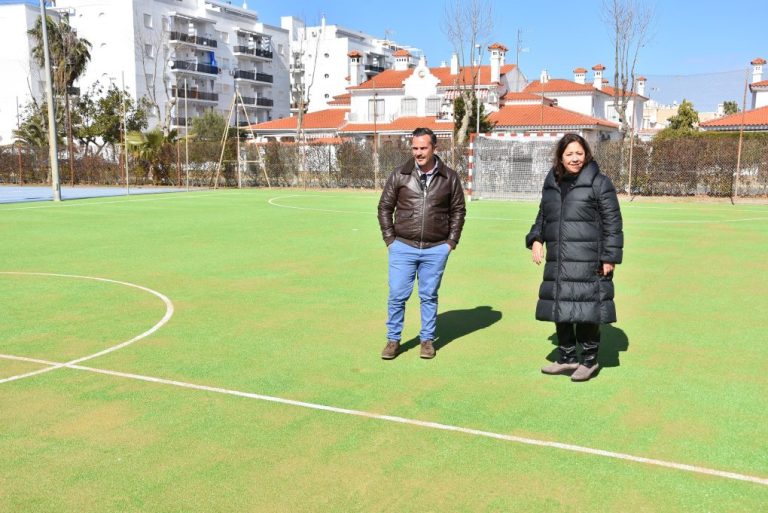 Punta Umbría renueva las pistas de fútbol sala del Complejo Deportivo de El Portil