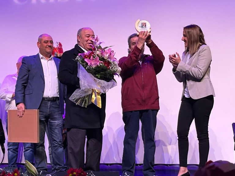 El carnavalero isleño José Columé Reyes ‘Pepe el Comercial’ recibe ‘Pito de Caña’ de la ACI