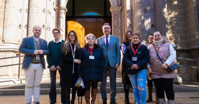 Padres de alumnos con necesidades especiales de Ayamonte lamentan en el Parlamento la falta de atención hacia sus hijos