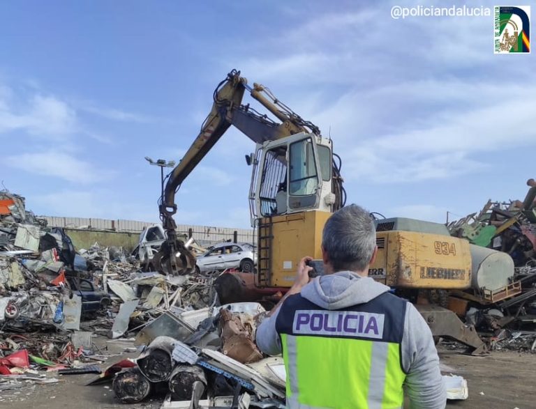 Detectan en Huelva un vertedero y chatarrería que reciclaba aparatos eléctricos a «hachazos y martillazos»
