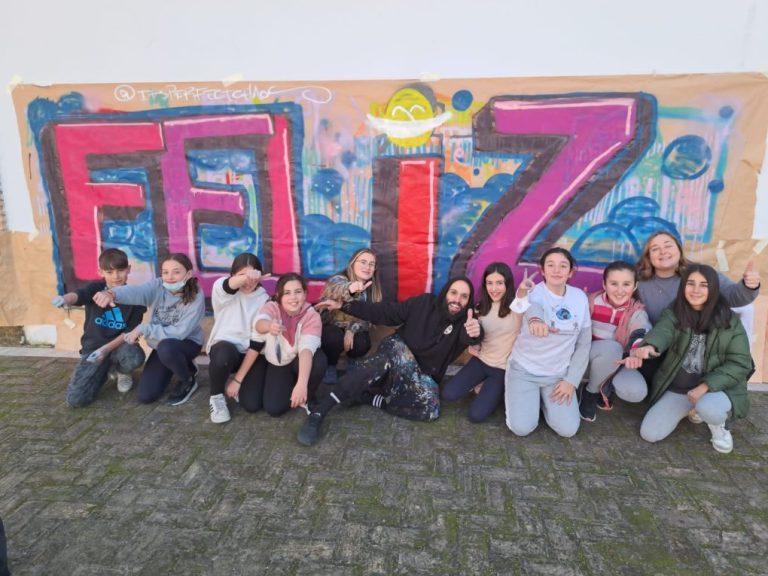 Menores y adolescentes onubenses se forman en valores a través del grafiti y el arte urbano