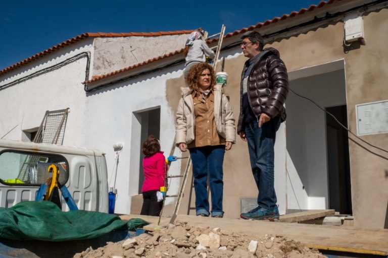 La presidenta de la Diputación visita las obras del Plan Aldeas en Santa Ana La Real
