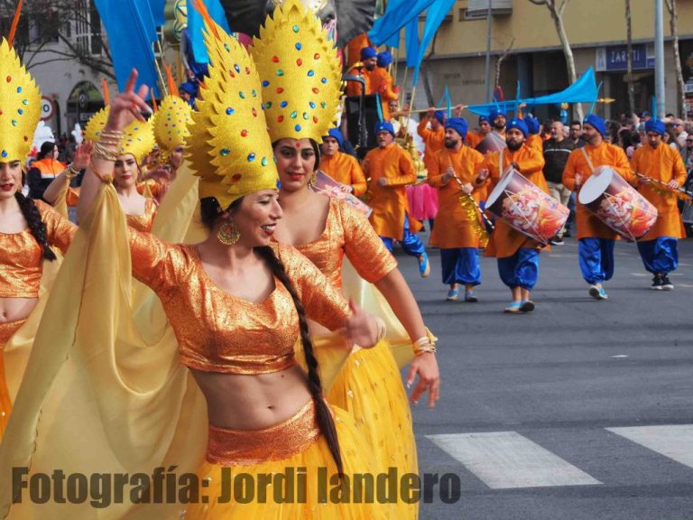 El Carnaval de Isla Cristina derrocha magia y colorido durante su Cabalgata