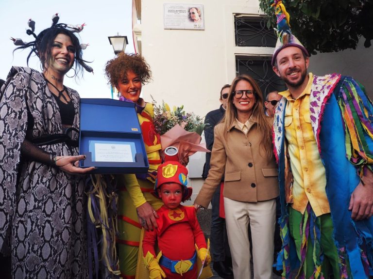 Ayamonte rinde un emotivo homenaje póstumo al entrañable carnavalero Manuel Rodríguez ‘Botica’