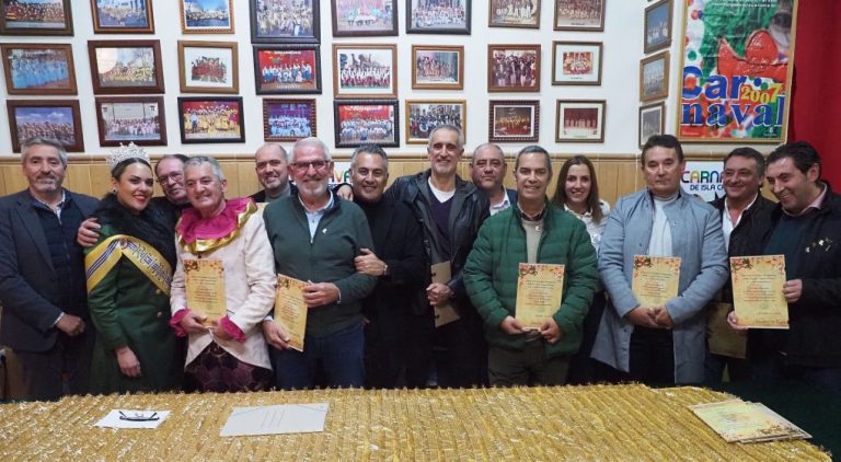 Las peñas carnavaleras de Isla Cristina entregan sus premios y reconocimientos de este año