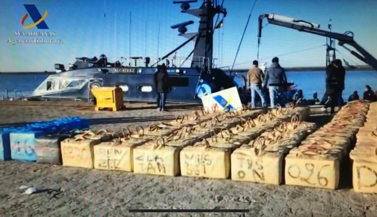 Así fue la operación en la que se intervino 5.400 kilos de hachís en un pesquero frente a las costas de Ayamonte