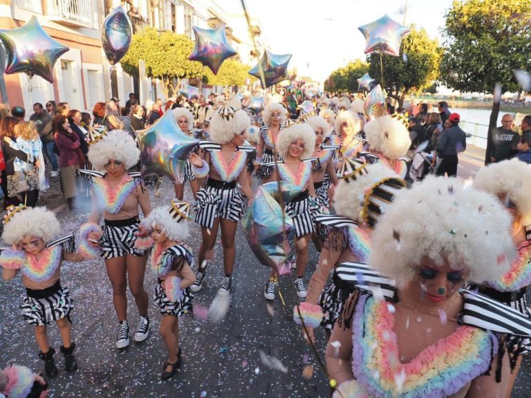 La Gran Cabalgata llena de color, música y alegría las calles de Ayamonte