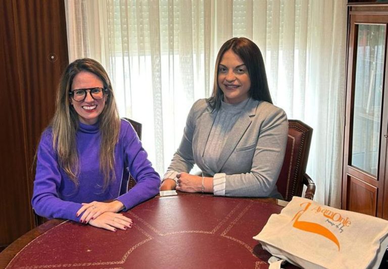 Ayamonte reconoce los logros de la deportista local NPC Wellness Athlete, Ángela López