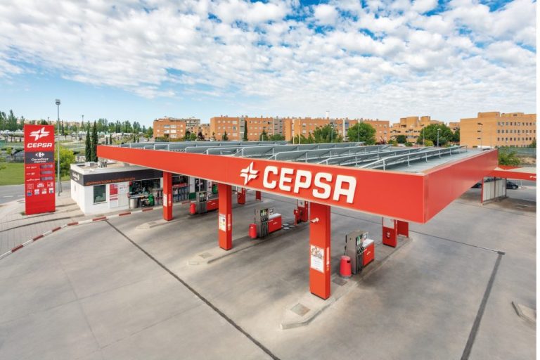 Cepsa ya cuenta con 80 estaciones de servicio en Andalucía con paneles solares instalados por Redexis