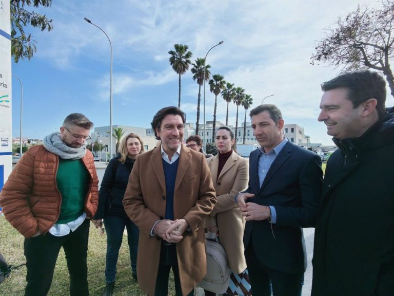 <strong>Señalan que Huelva es «el banco de pruebas» de la Junta para «recortar la sanidad pública a favor de privada»</strong>
