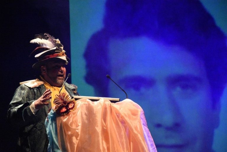 El pregón de Francisco Javier Martínez abre el Carnaval de la Luz de Punta Umbría 