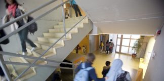 El IES Pérez Mercader de Aljaraque lleva ya más de tres años aguantando la falta de conserjes