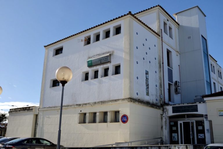<strong>La presión ciudadana y de los profesionales sanitarios posibilita la reforma del Centro de Salud de Ayamonte</strong>