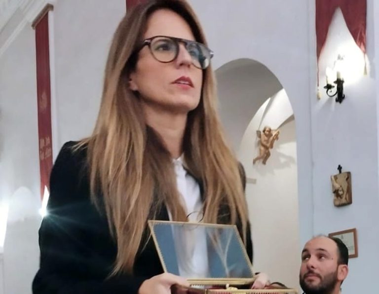 La alcaldesa de Ayamonte ofrenda la Medalla de la Ciudad a Jesús Cautivo