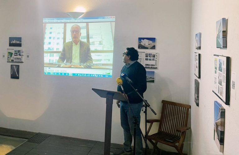 El arquitecto local Raúl Vela inaugura en Ayamonte la muestra ‘Hay casas y casas RV’