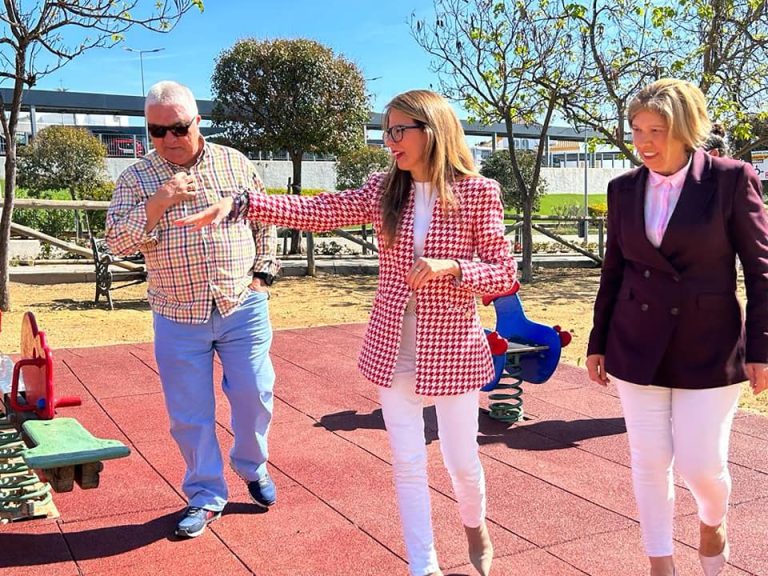Ayamonte reestrena el parque infantil de Los Pollitos tras unas obras de mejora