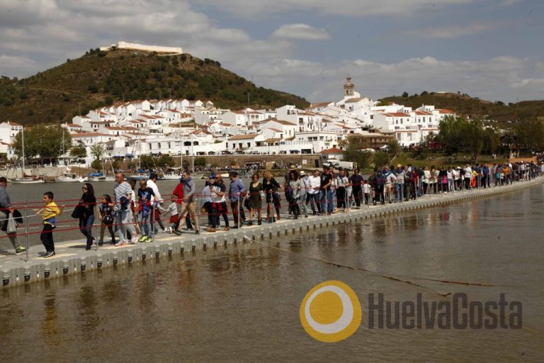 Huelva y Portugal se unen este fin de semana por un puente peatonal flotante sobre el Guadiana