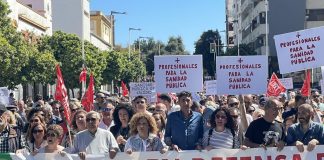 Unas 5.000 personas salen a la calle en Huelva en defensa de la Sanidad Pública