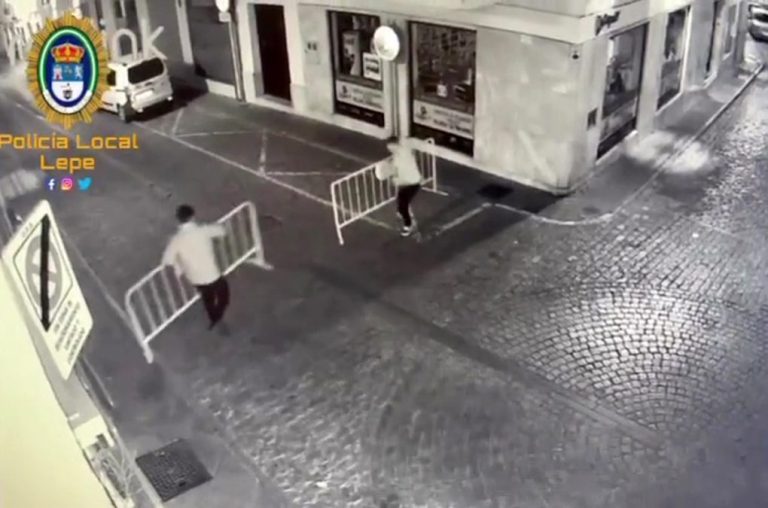 Cortar una calle en Lepe podría costar a sus dos autores 3.000 euros y hasta pena de prisión