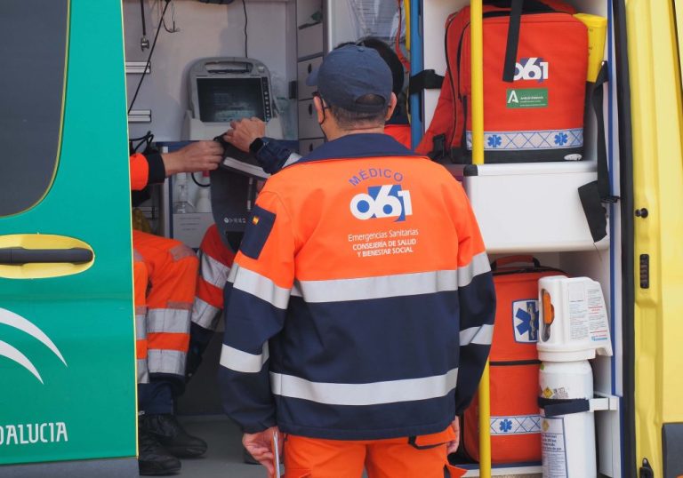 <strong>Dos adultos y dos menores resultan intoxicados por humo en el incendio de un piso en La Antilla</strong>