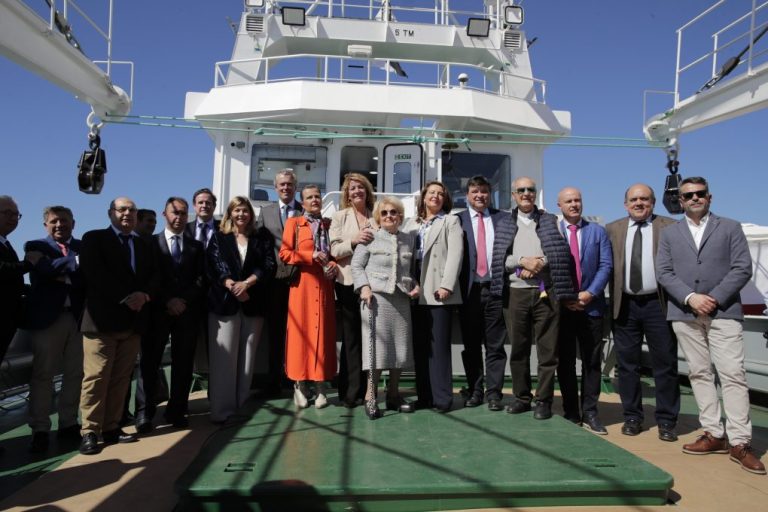 El Puerto de Huelva acoge el acto de bendición del buque de pesca Doce de Julio de la empresa Baltimar