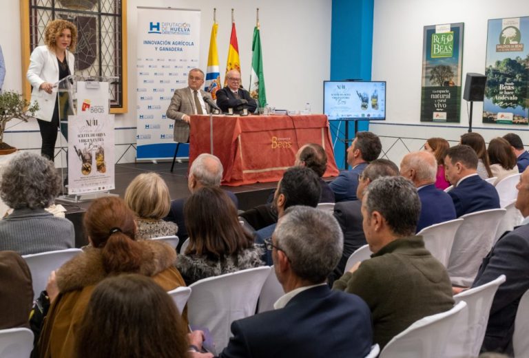 <strong>Mª Eugenia Limón apoya al sector oleícola de la provincia durante la inauguración de la XVII Feria del AOVE de Beas</strong>