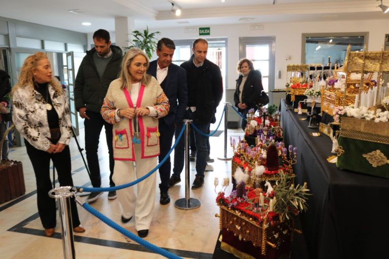 <strong>Cartaya acoge una muestra de pasos de Semana Santa en miniatura de Manolo Camacho</strong>