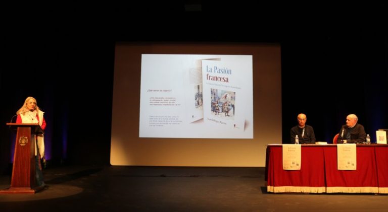 <strong>El investigador Juan Villegas presenta en Cartaya su libro sobre la Semana Santa a ojos de los viajeros francófonos</strong>