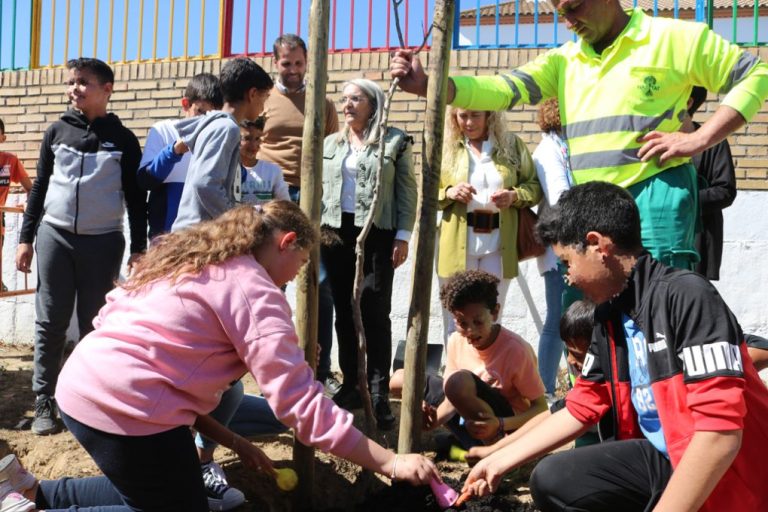 <strong>Cartaya celebra el Día de la Poesía con los escolares y en el 70 Aniversario de la Biblioteca</strong>
