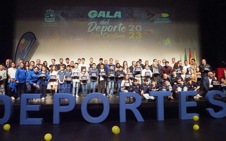 Isla Cristina reconoce los éxitos de casi un centenar de deportistas locales