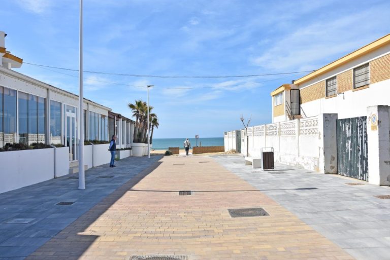 <strong>Concluyen las obras de peatonalización de la calle Sextante de Punta Umbría</strong>