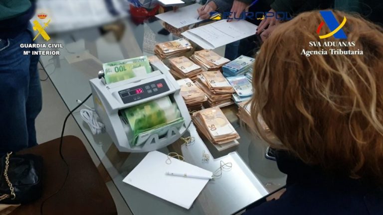 <strong>Catorce detenidos en la desarticulación de una red criminal que distribuía hachís por toda Europa desde Ayamonte</strong>