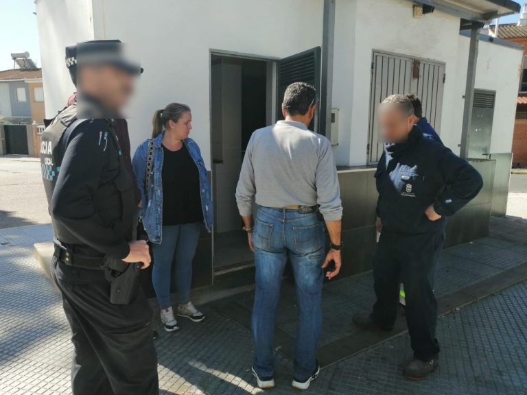 El Ayuntamiento de Aljaraque desahucia finalmente a la familia que regentaba el ‘Cangreburguer’