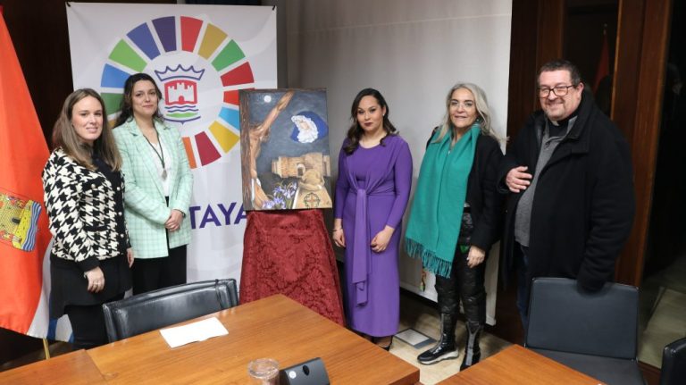 Una obra de la artista local Carmen del Rocío Benítez anuncia la Semana Santa de Cartaya 2023