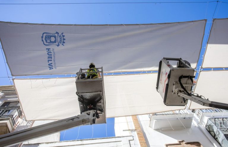 <strong>El Ayuntamiento de Huelva inicia el entoldado de las zonas comerciales de la ciudad</strong>